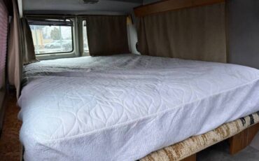 Chevy-van-1992-white-13