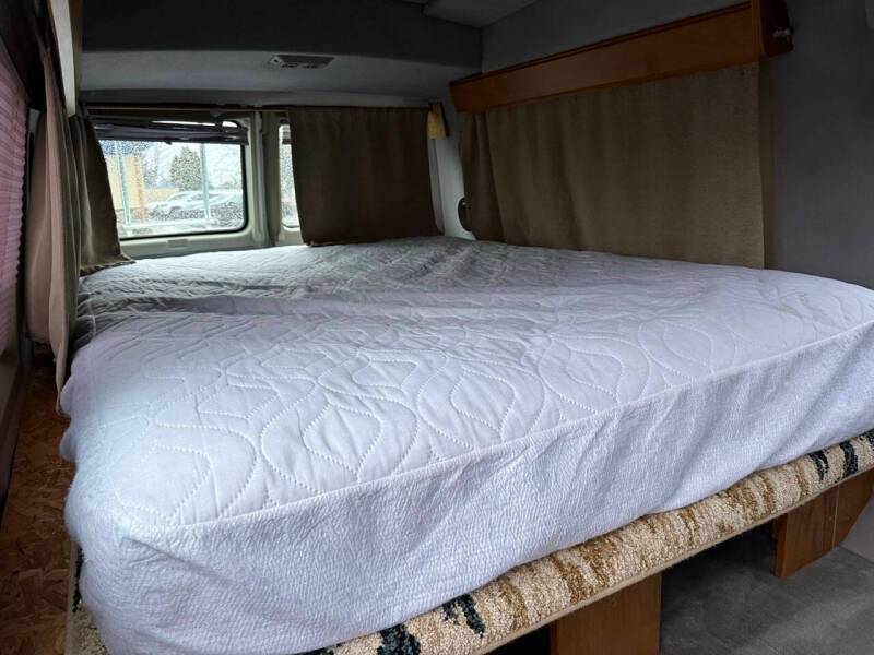 Chevy-van-1992-white-13