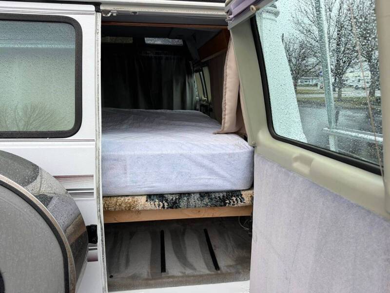 Chevy-van-1992-white-14