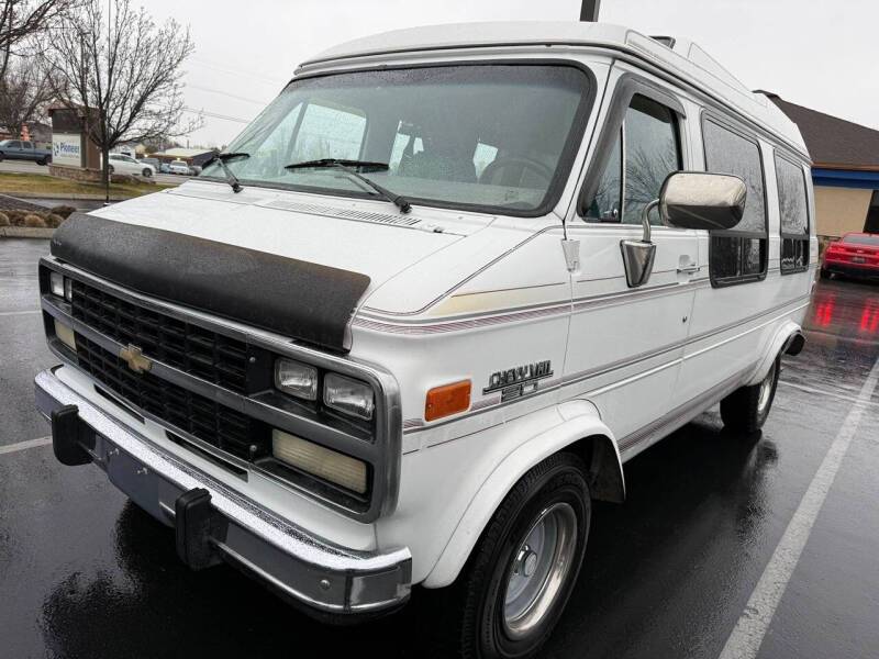 Chevy-van-1992-white-2