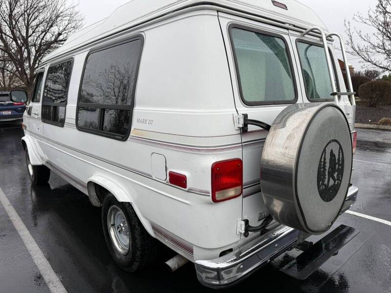 Chevy-van-1992-white-6