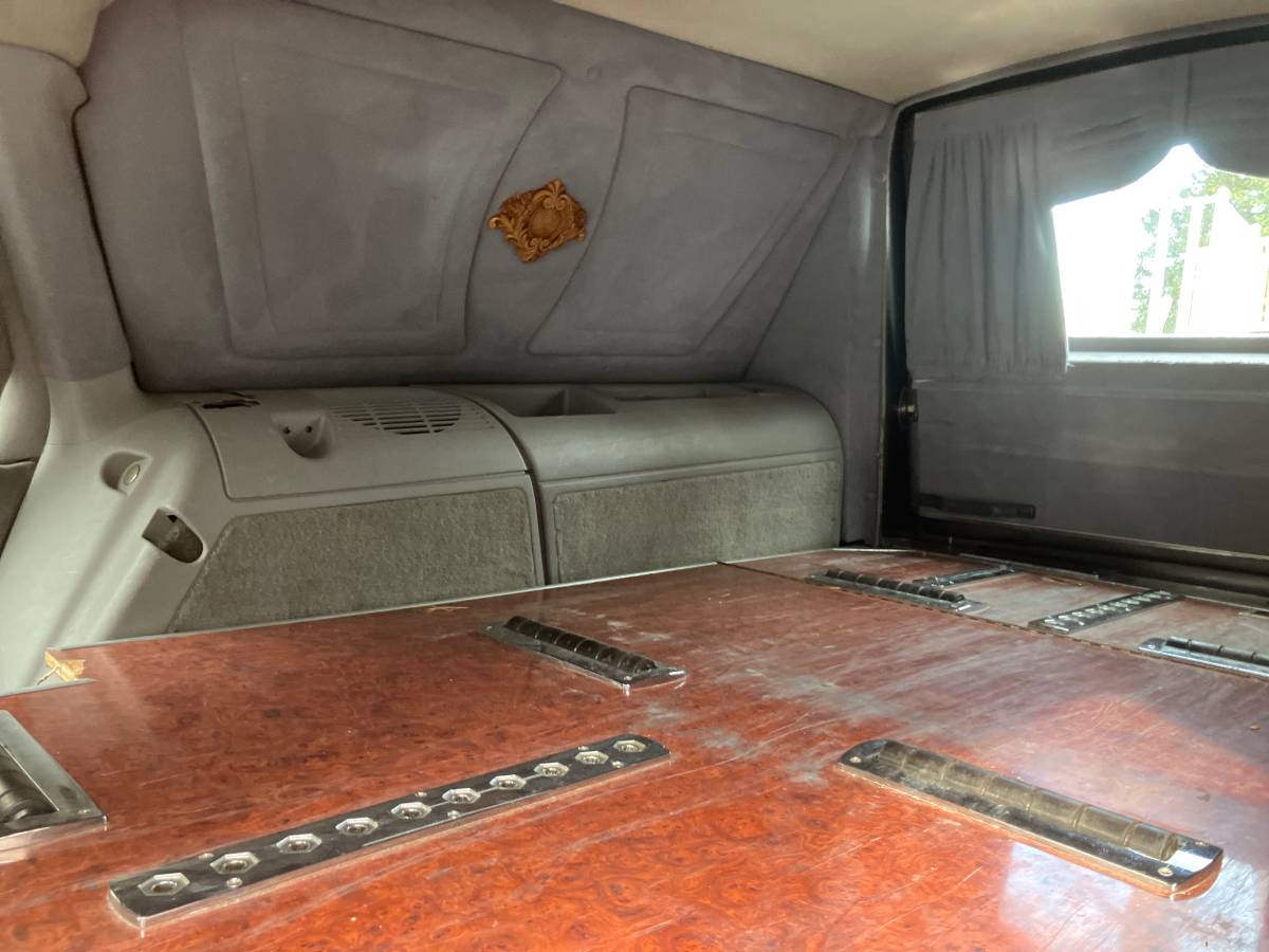 Chevy-wagon-hearse-1993-grey-14