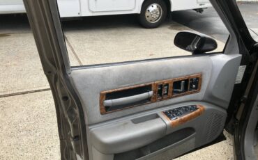 Chevy-wagon-hearse-1993-grey-17