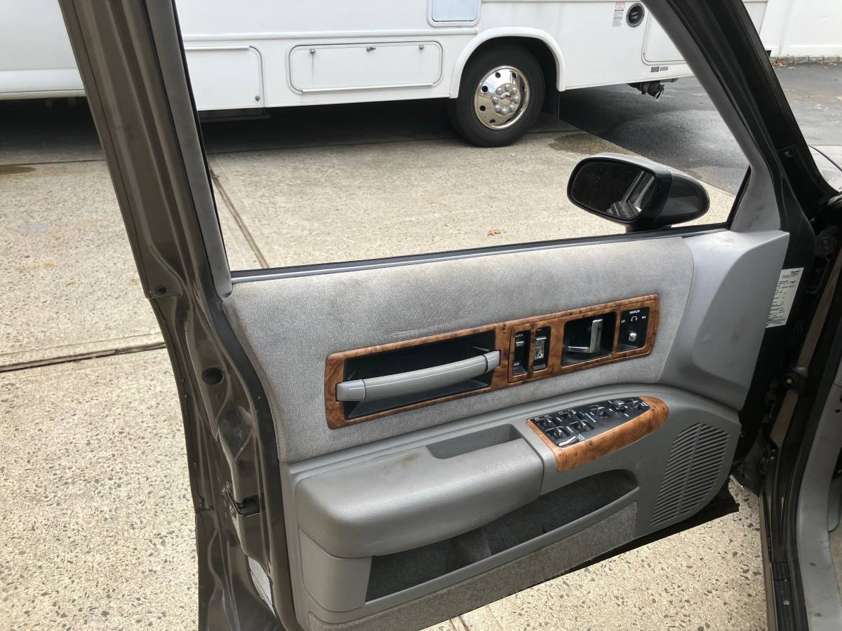 Chevy-wagon-hearse-1993-grey-17