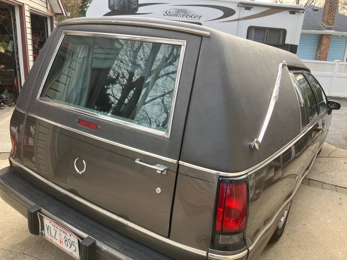 Chevy-wagon-hearse-1993-grey-3