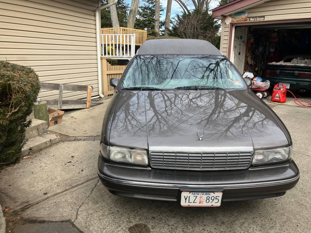 Chevy-wagon-hearse-1993-grey-5