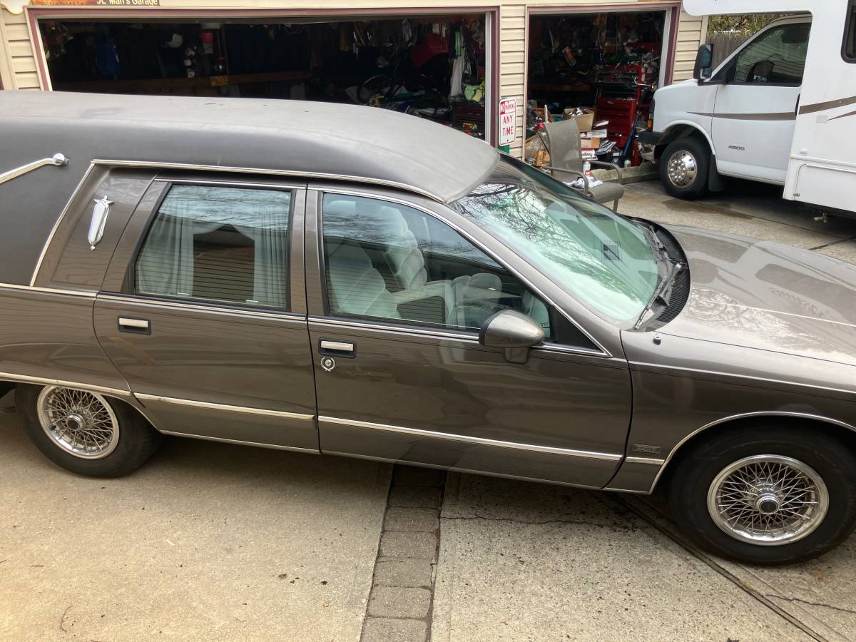 Chevy-wagon-hearse-1993-grey-6
