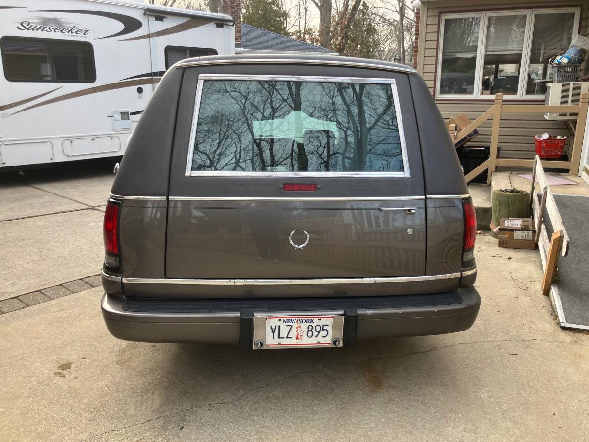 Chevy-wagon-hearse-1993-grey-7