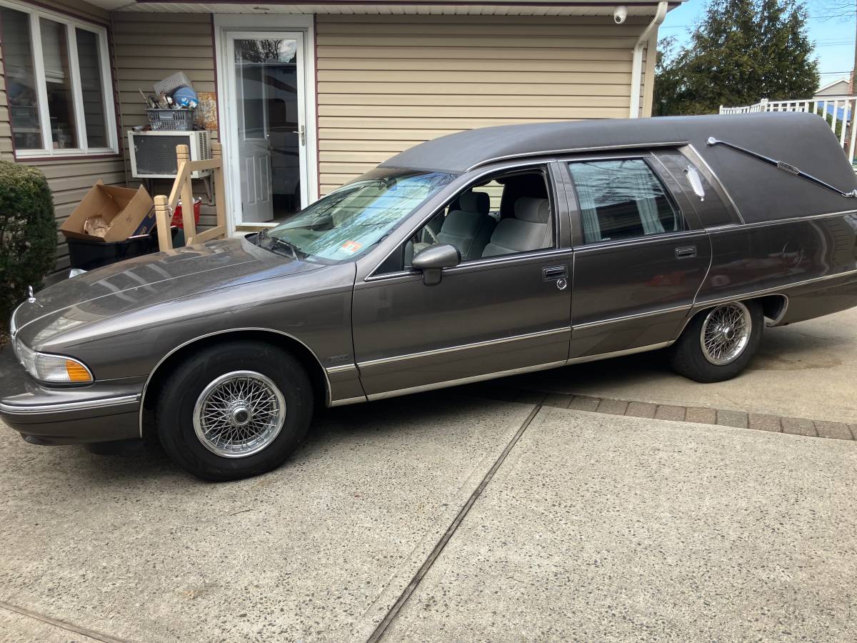 Chevy-wagon-hearse-1993-grey-9