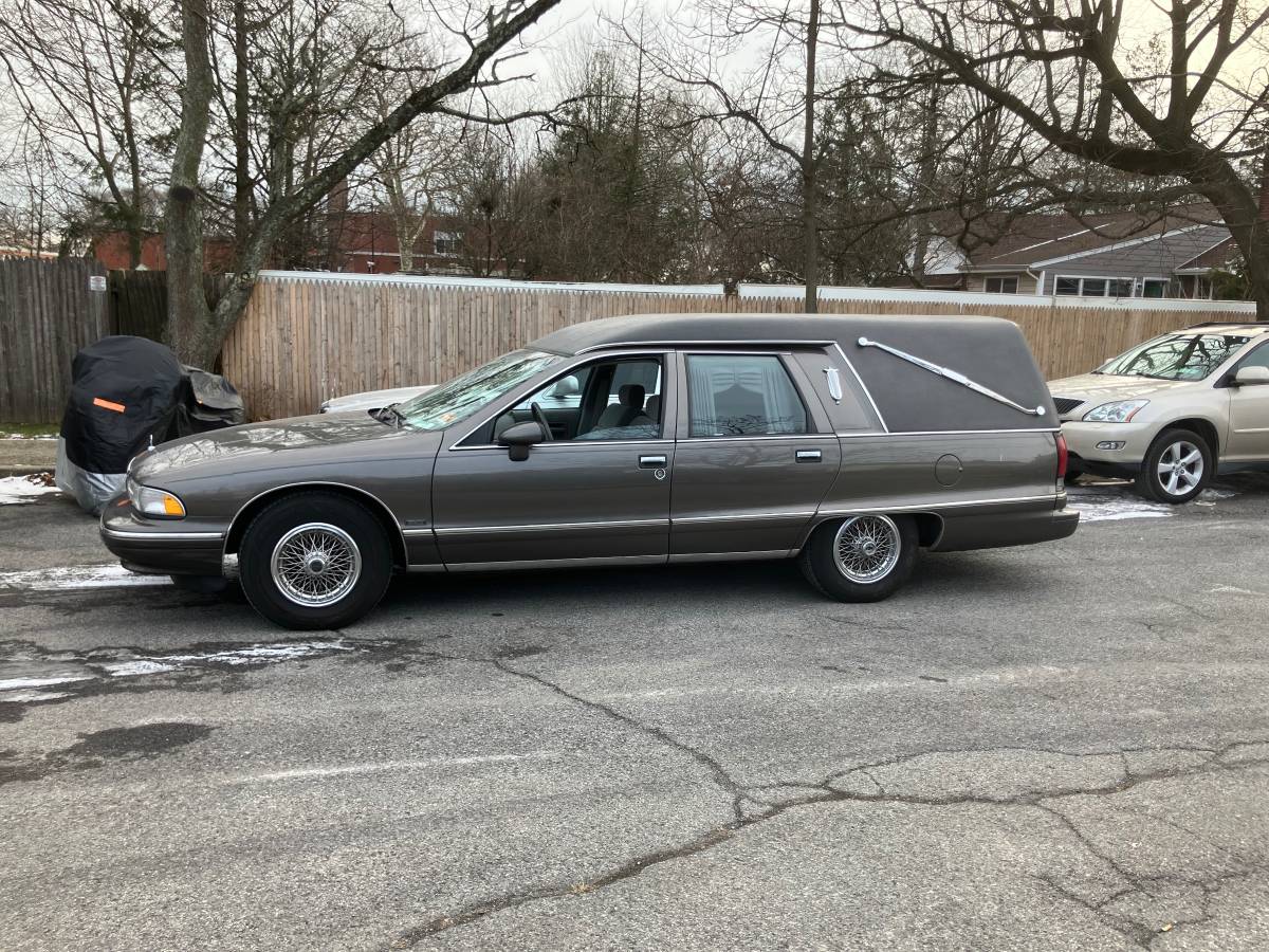 Chevy-wagon-hearse-1993-grey