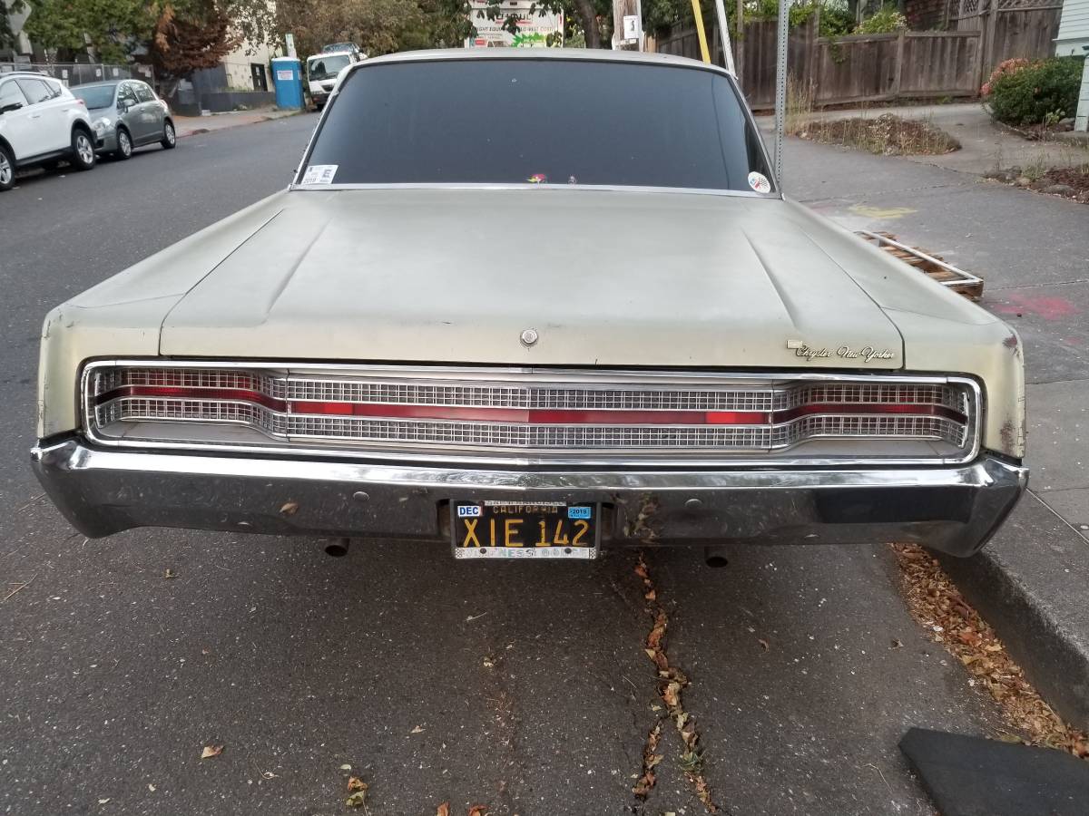 Chrysler-1968-green-5