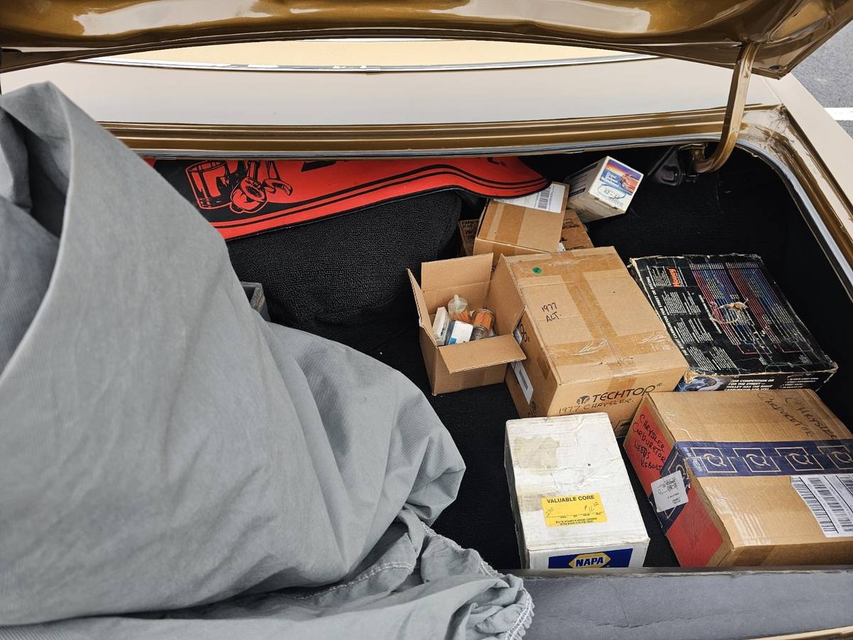 Chrysler-1977-brown-1