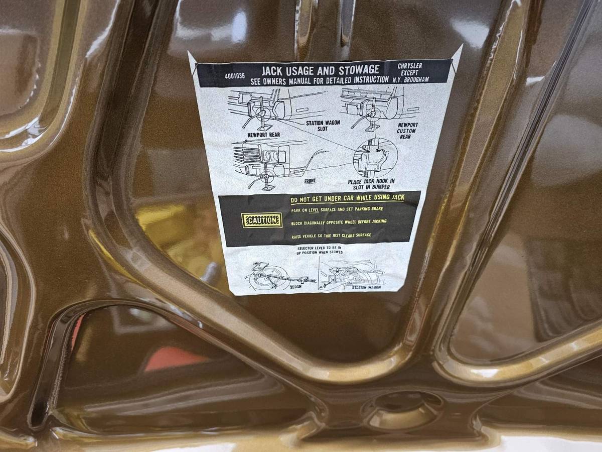 Chrysler-1977-brown-14