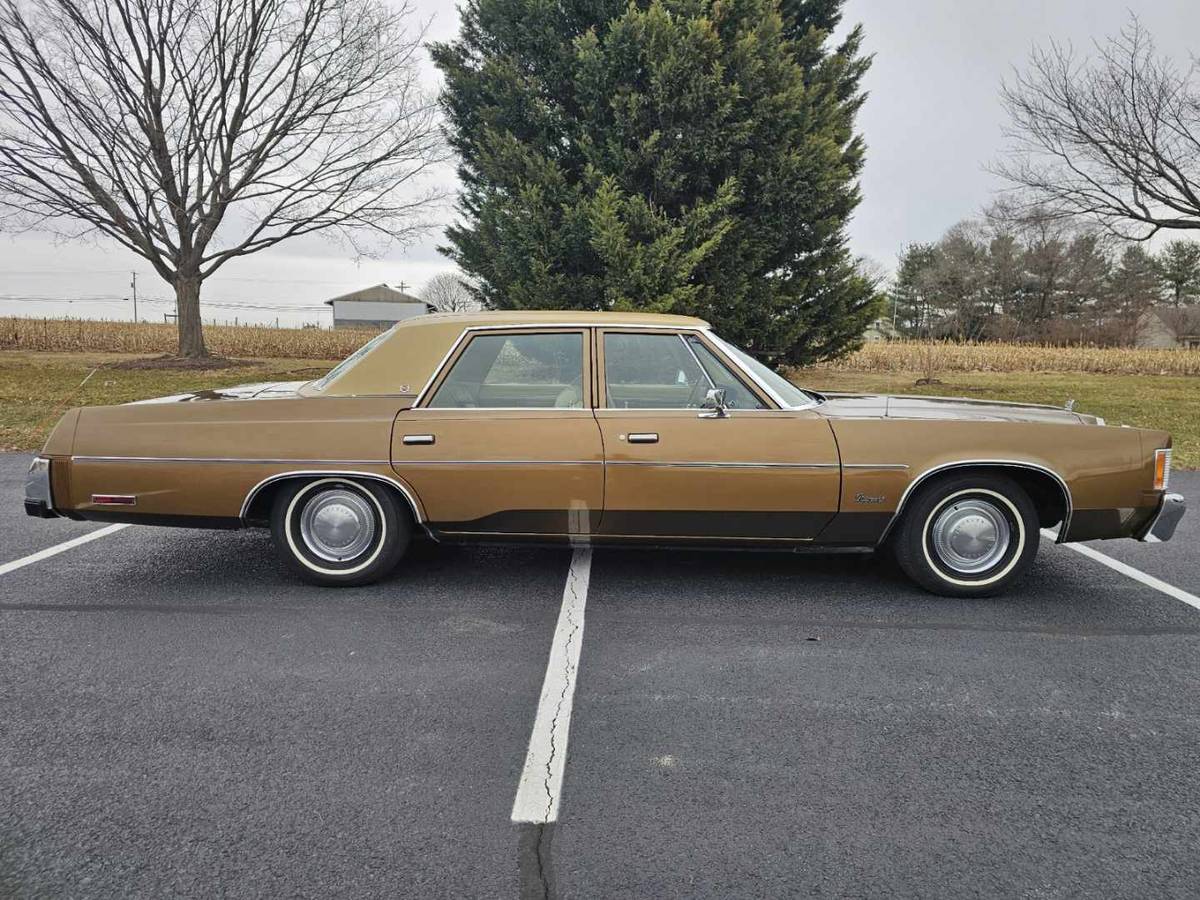 Chrysler-1977-brown-3