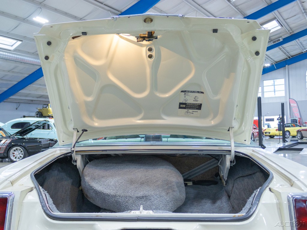 Chrysler-Cordoba-1977-Other-16