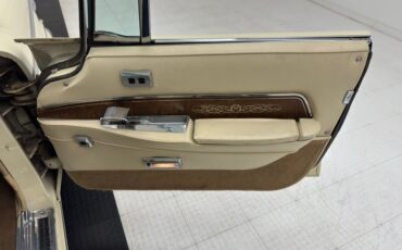 Chrysler-Imperial-1963-Ivory-Cream-36