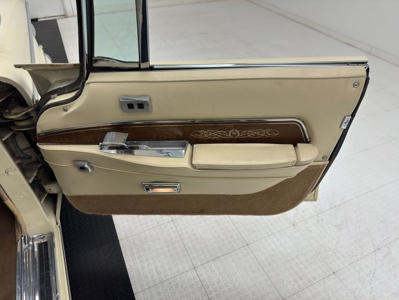 Chrysler-Imperial-1963-Ivory-Cream-36