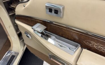 Chrysler-Imperial-1963-Ivory-Cream-37