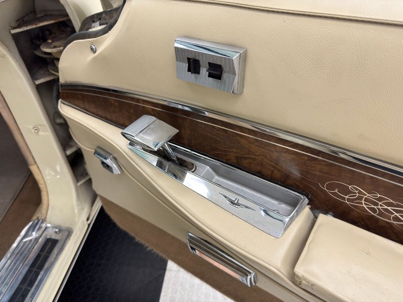 Chrysler-Imperial-1963-Ivory-Cream-37