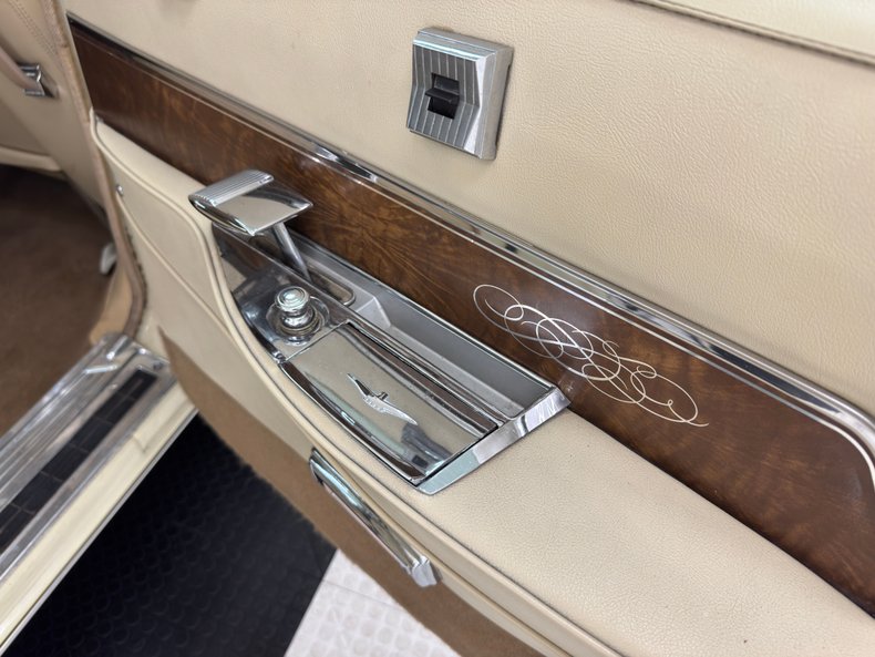 Chrysler-Imperial-1963-Ivory-Cream-38