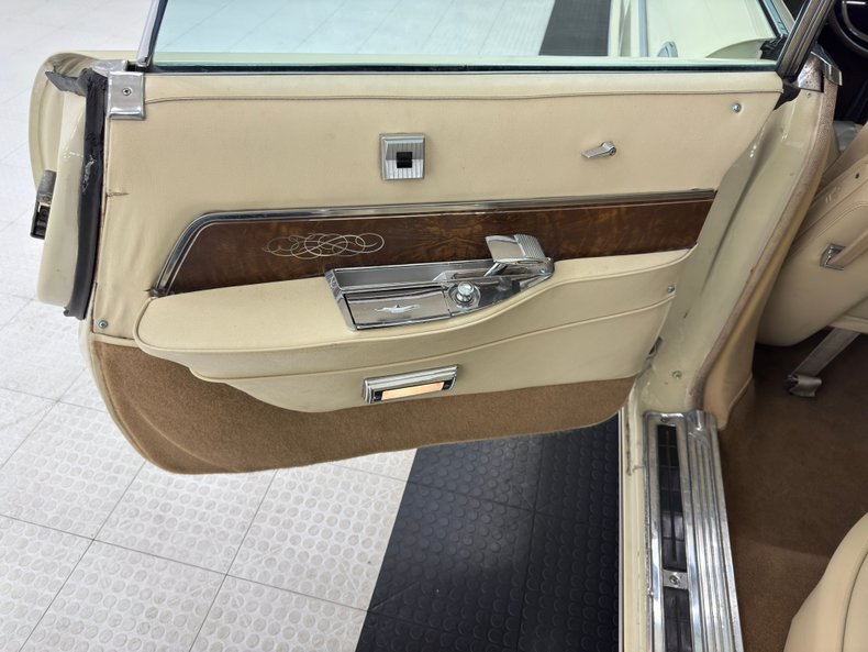 Chrysler-Imperial-1963-Ivory-Cream-48