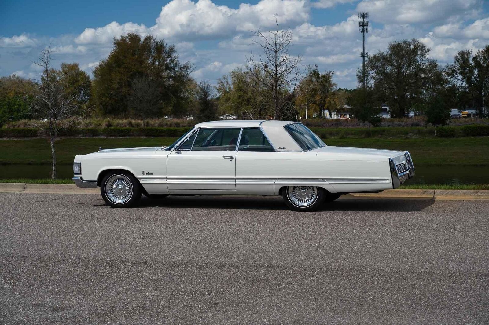 Chrysler-Imperial-1967-2-Door-21