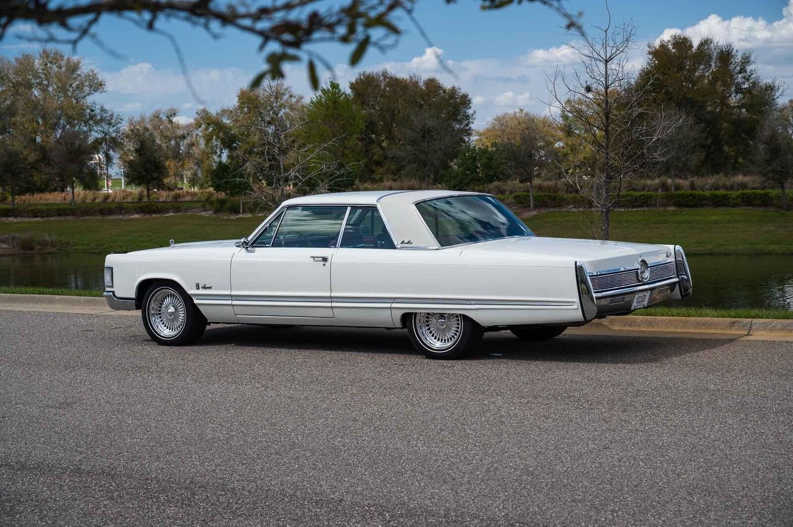 Chrysler-Imperial-1967-2-Door-3