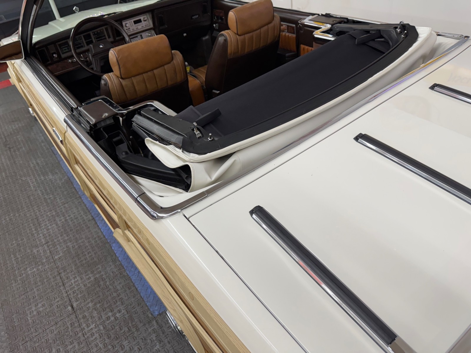 Chrysler-LeBaron-1984-Convertible-21