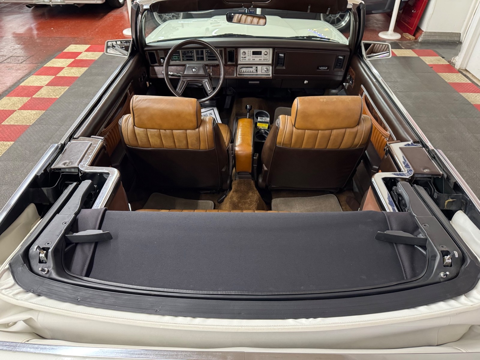 Chrysler-LeBaron-1984-Convertible-24