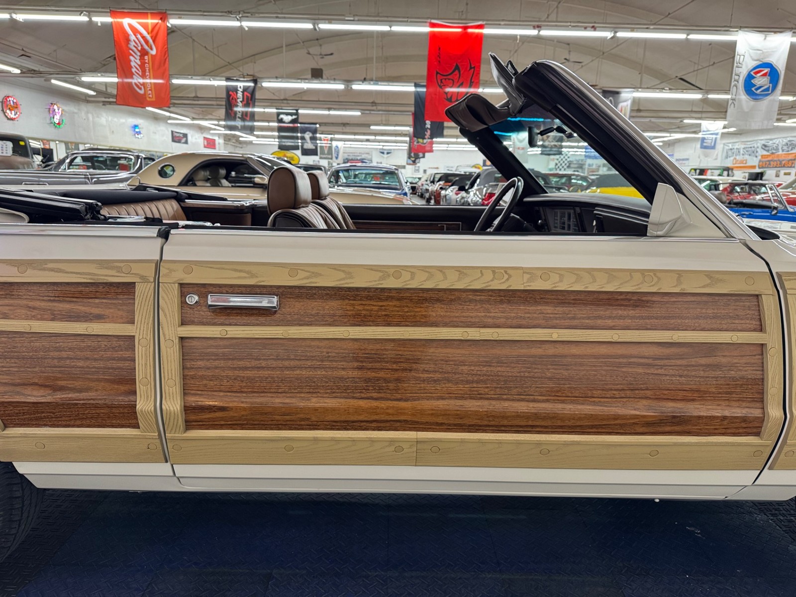 Chrysler-LeBaron-1984-Convertible-35