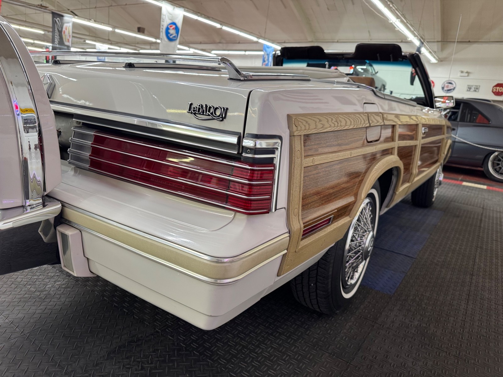 Chrysler-LeBaron-1984-Convertible-38