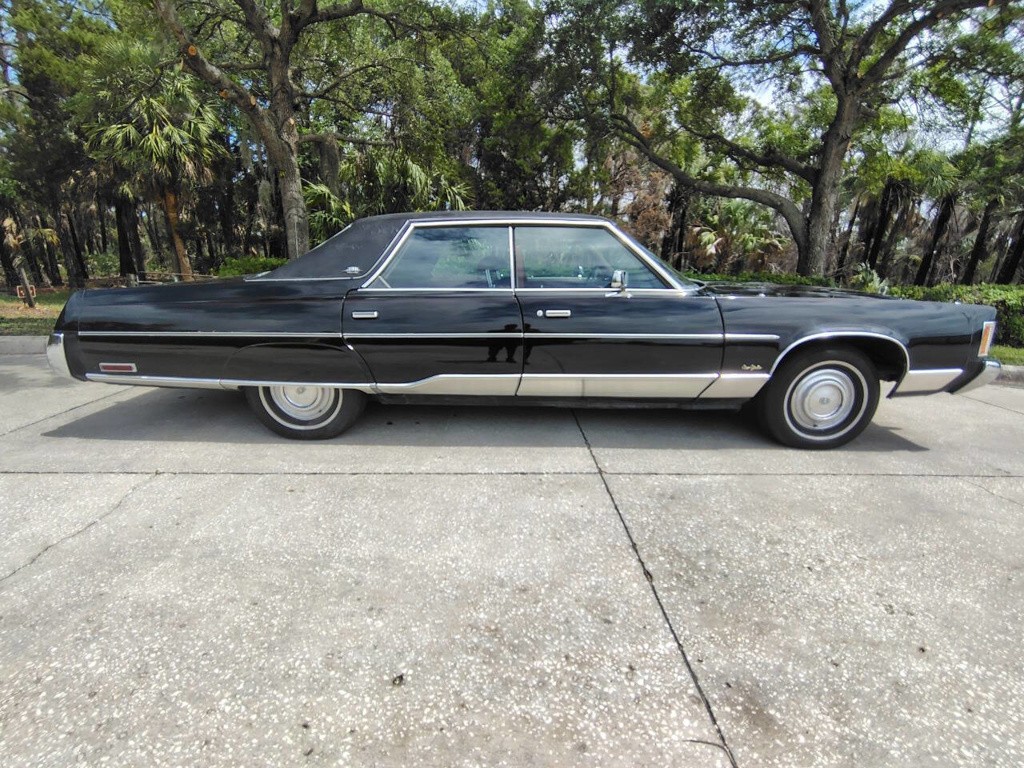Chrysler-New-Yorker-1975-23