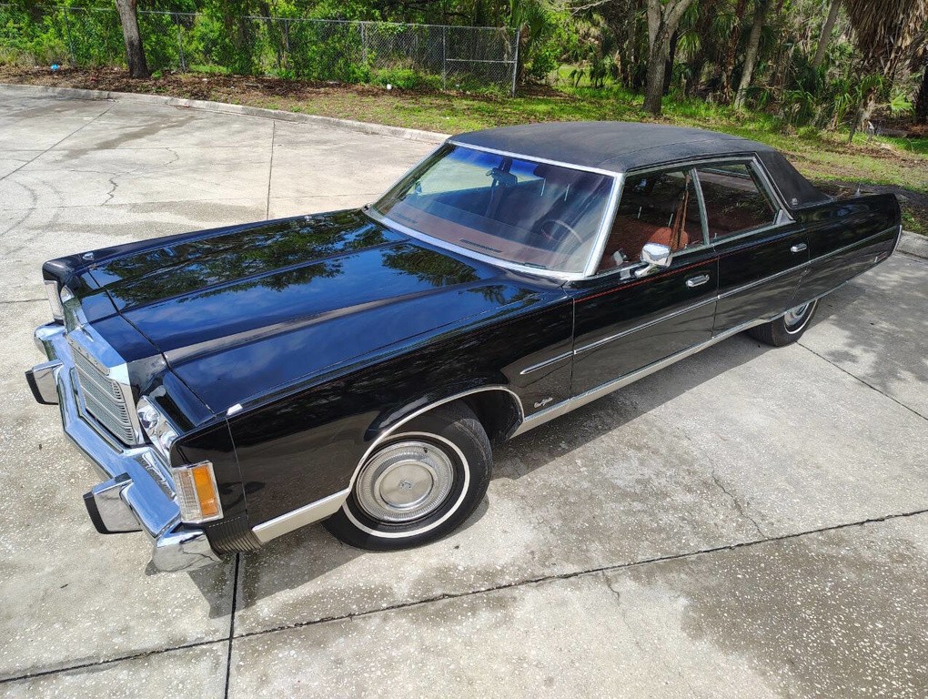 Chrysler-New-Yorker-1975-3