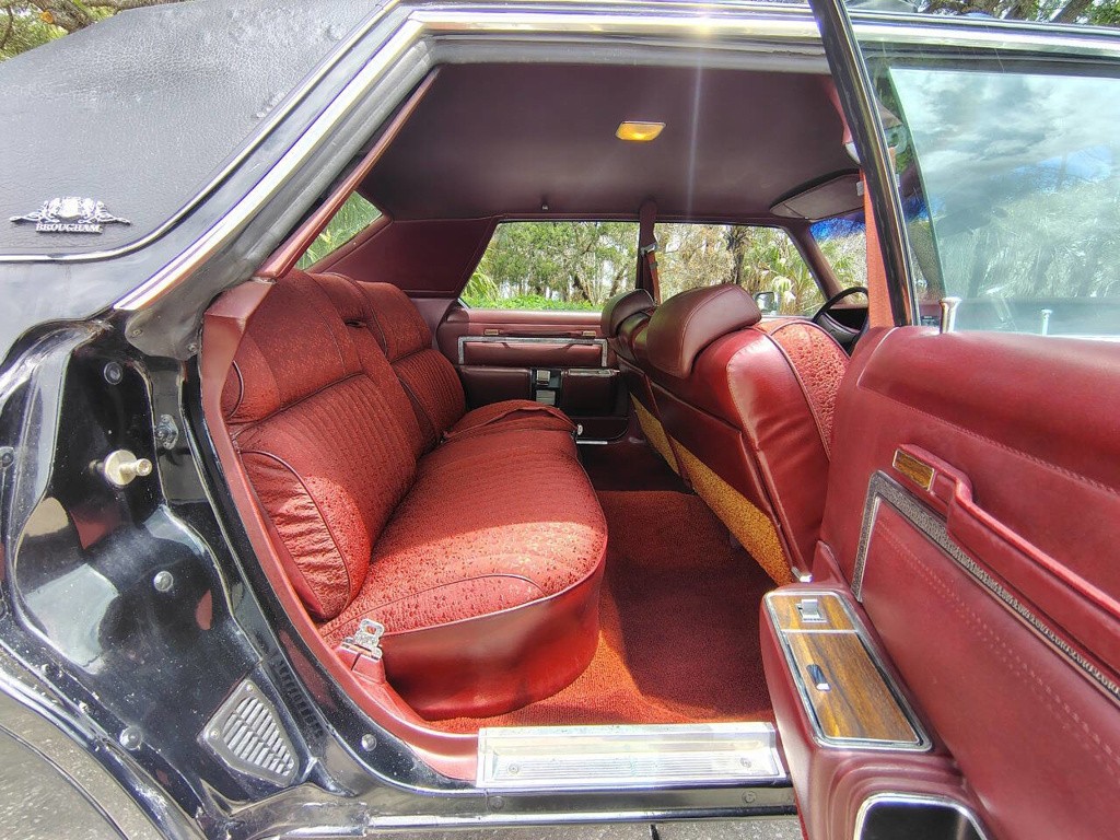 Chrysler-New-Yorker-1975-7