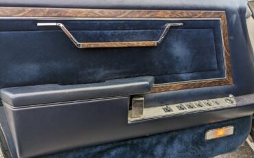 Chrysler-New-Yorker-1983-Sedan-16