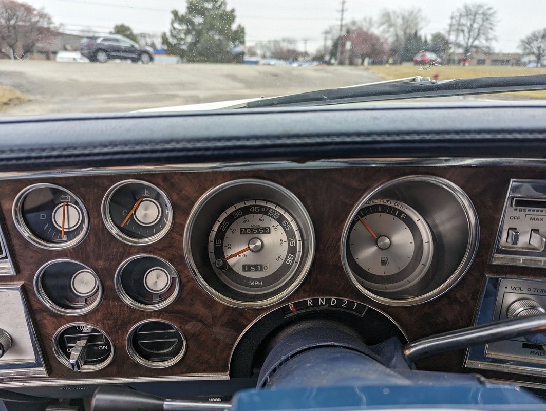 Chrysler-New-Yorker-1983-Sedan-17