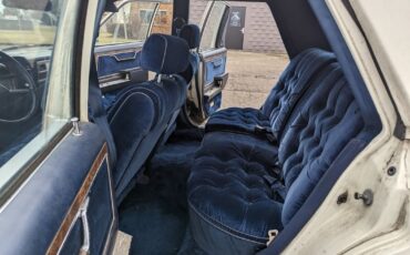 Chrysler-New-Yorker-1983-Sedan-20