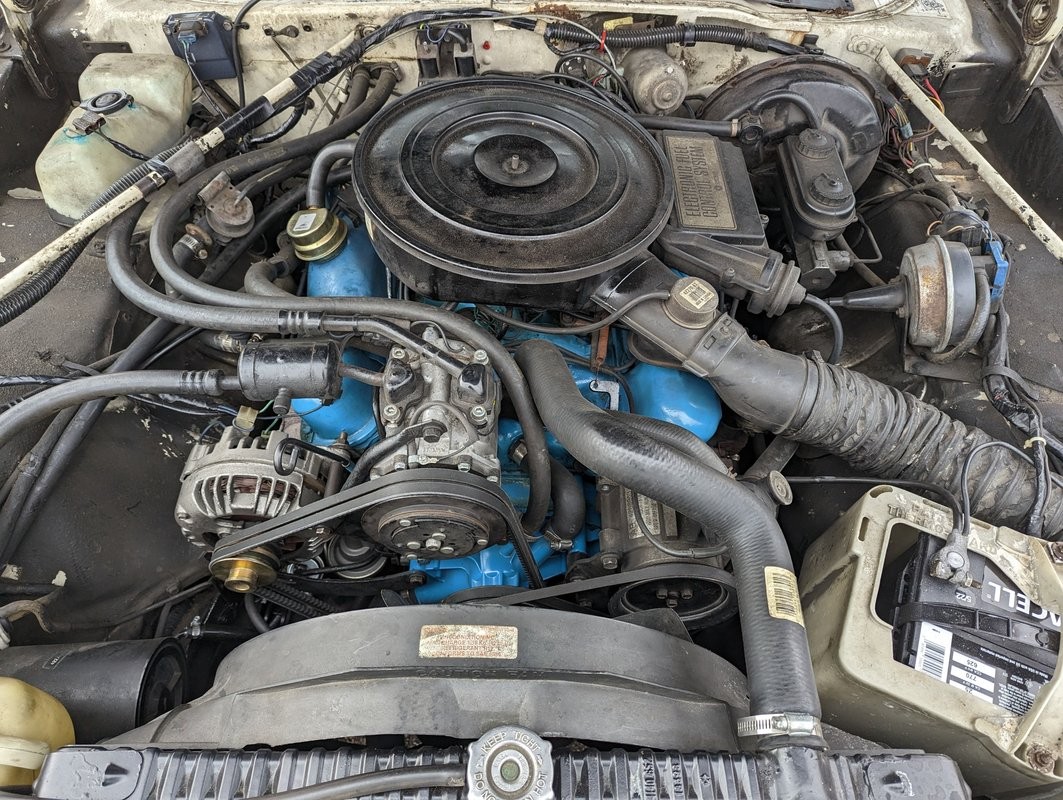 Chrysler-New-Yorker-1983-Sedan-21