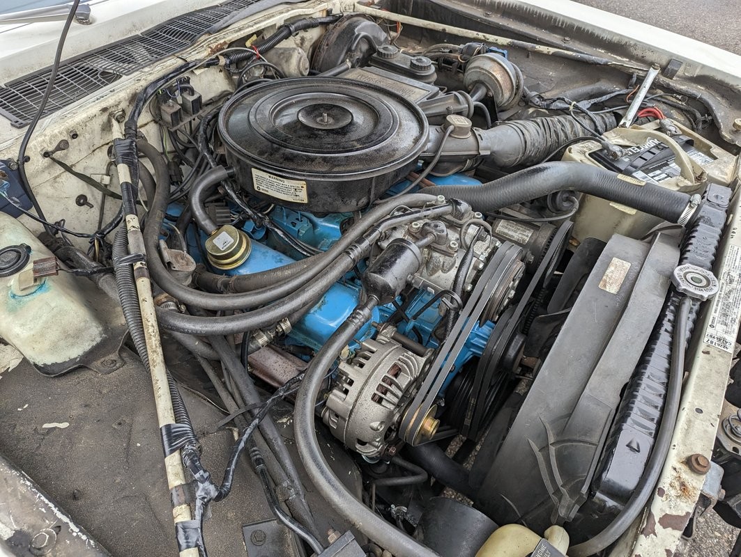 Chrysler-New-Yorker-1983-Sedan-23