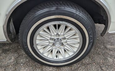 Chrysler-New-Yorker-1983-Sedan-26