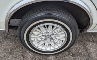 Chrysler-New-Yorker-1983-Sedan-27