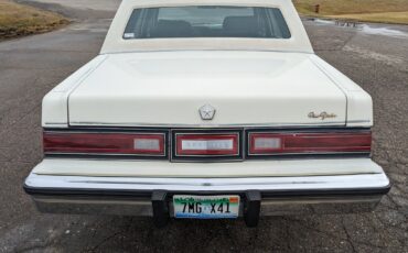 Chrysler-New-Yorker-1983-Sedan-5