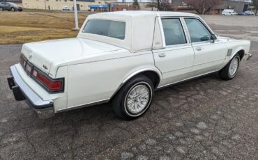 Chrysler-New-Yorker-1983-Sedan-6