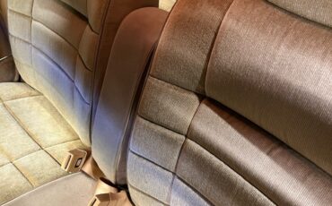 Chrysler-Town-Country-1985-11