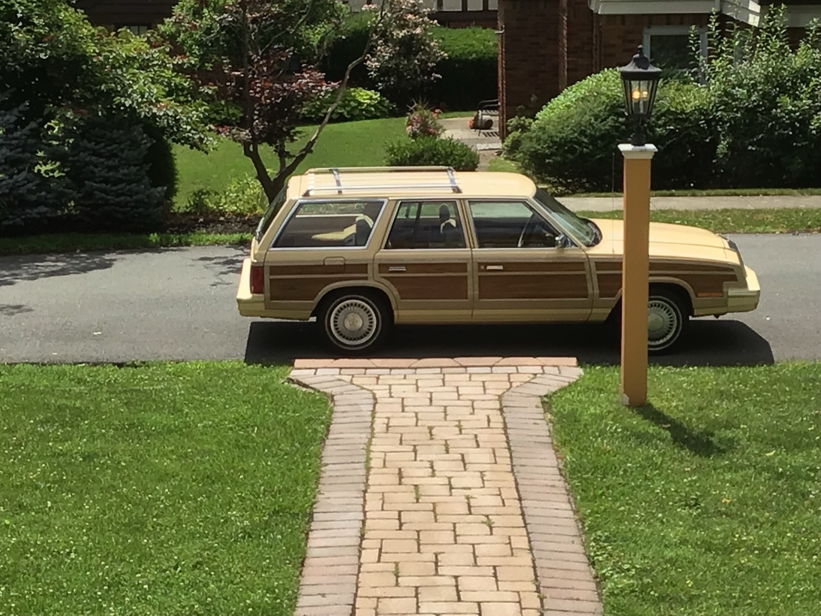 Chrysler-Town-Country-1985-6