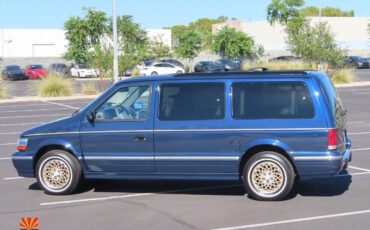 Chrysler-Town-Country-1995-MiniVAN-10