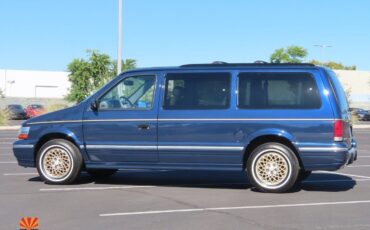 Chrysler-Town-Country-1995-MiniVAN-11