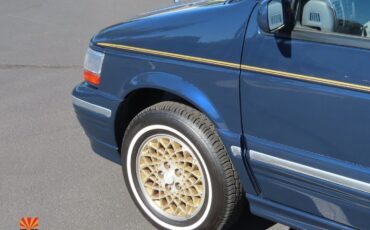 Chrysler-Town-Country-1995-MiniVAN-12