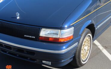 Chrysler-Town-Country-1995-MiniVAN-13