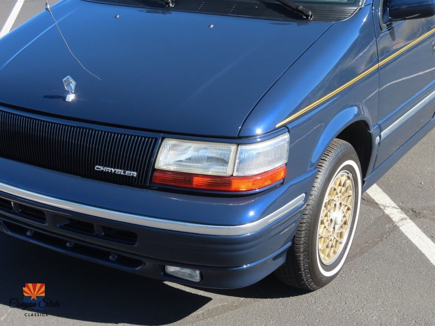 Chrysler-Town-Country-1995-MiniVAN-13